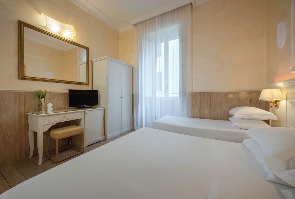 Hotel Palladium Palace — Hotel rooms in Rome, Lazio