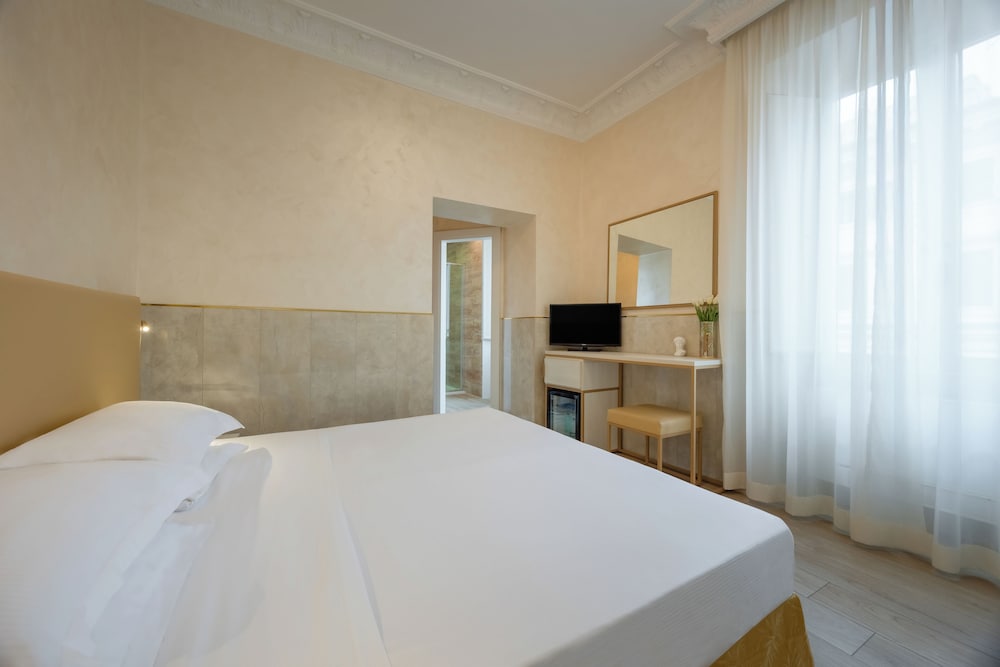 Hotel Palladium Palace — Hotel rooms in Rome, Lazio