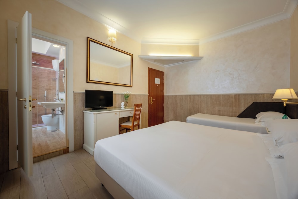 Hotel Palladium Palace — Hotel rooms in Rome, Lazio