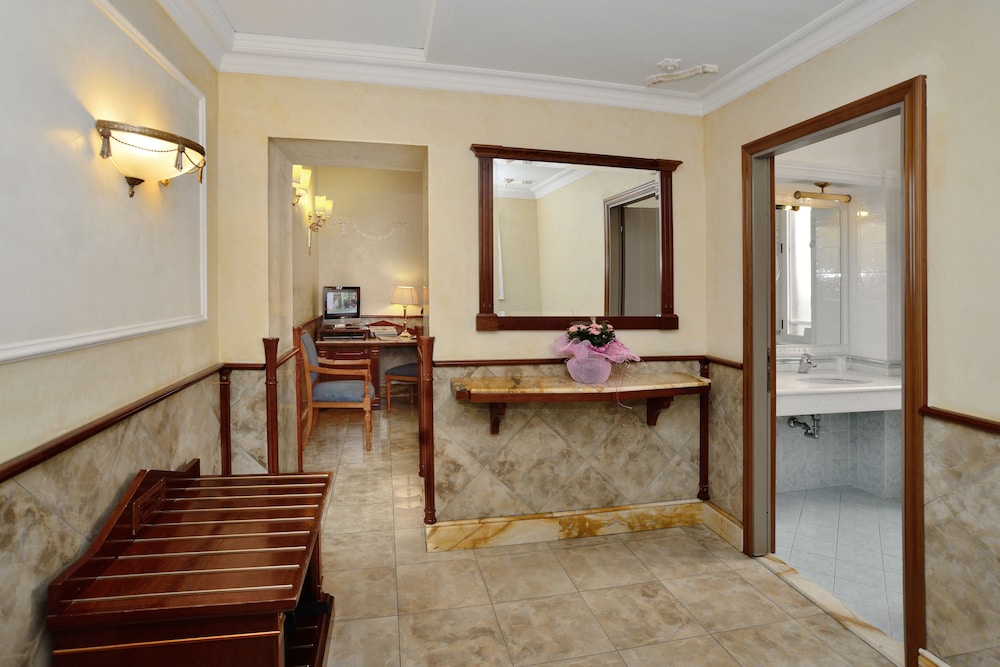 Hotel Palladium Palace — Hotel rooms in Rome, Lazio