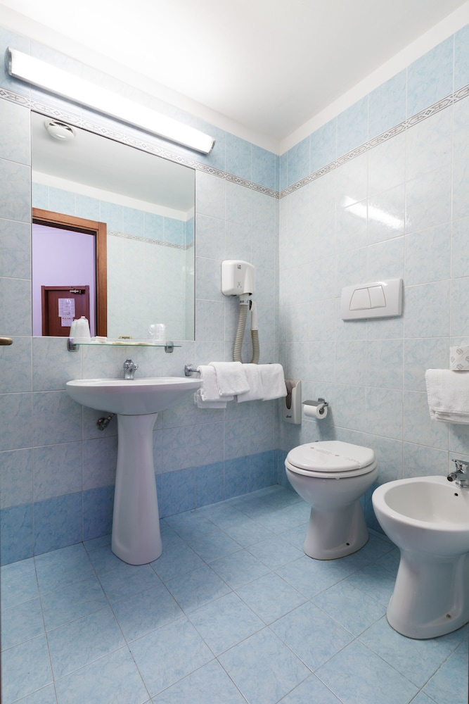 Hotel Paris — Hotel rooms in Rome, Lazio