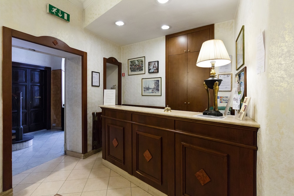Hotel Paris — Hotel building in Rome, Lazio