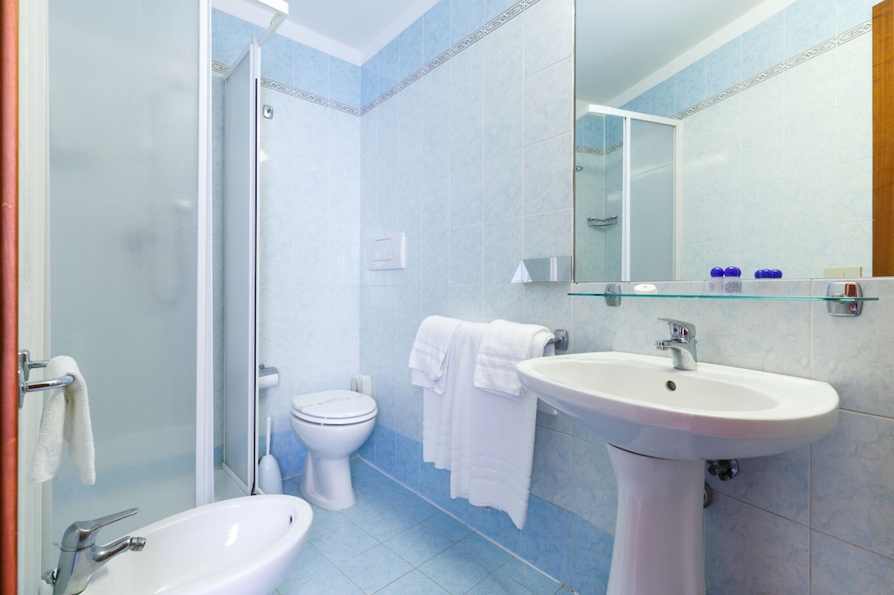 Hotel Paris — Hotel rooms in Rome, Lazio