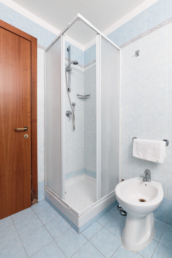 Hotel Paris — Hotel rooms in Rome, Lazio