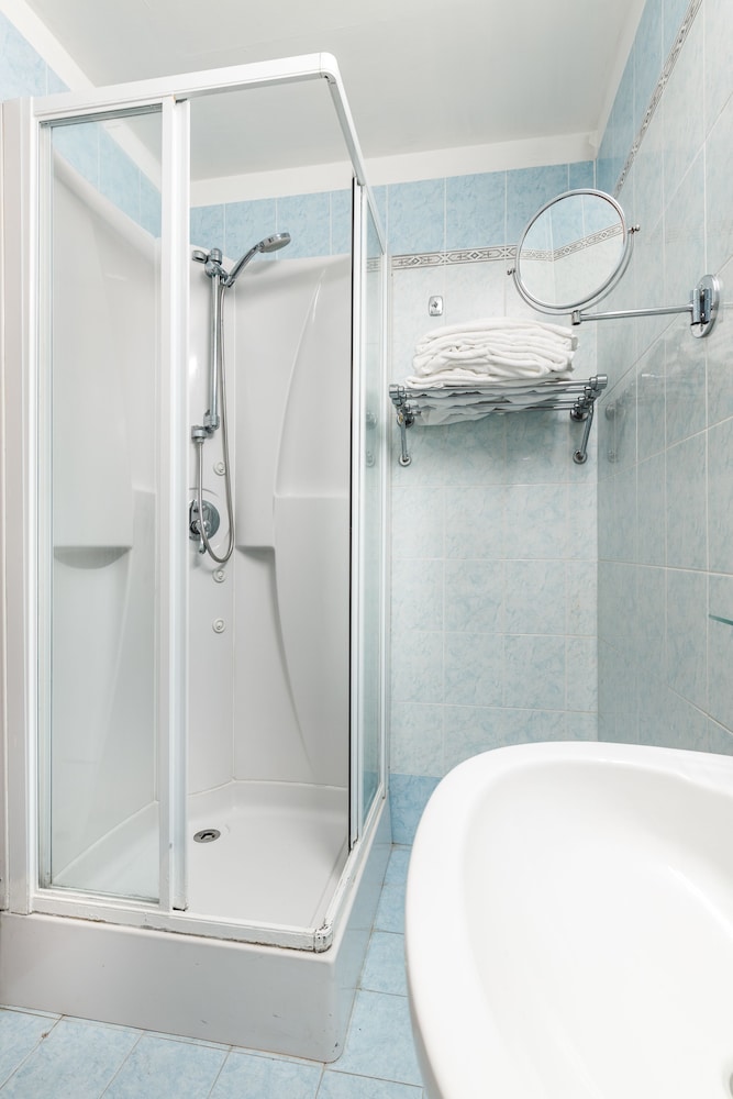 Hotel Paris — Hotel rooms in Rome, Lazio