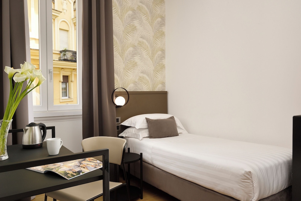 Hotel Patria — Hotel rooms in Rome, Lazio
