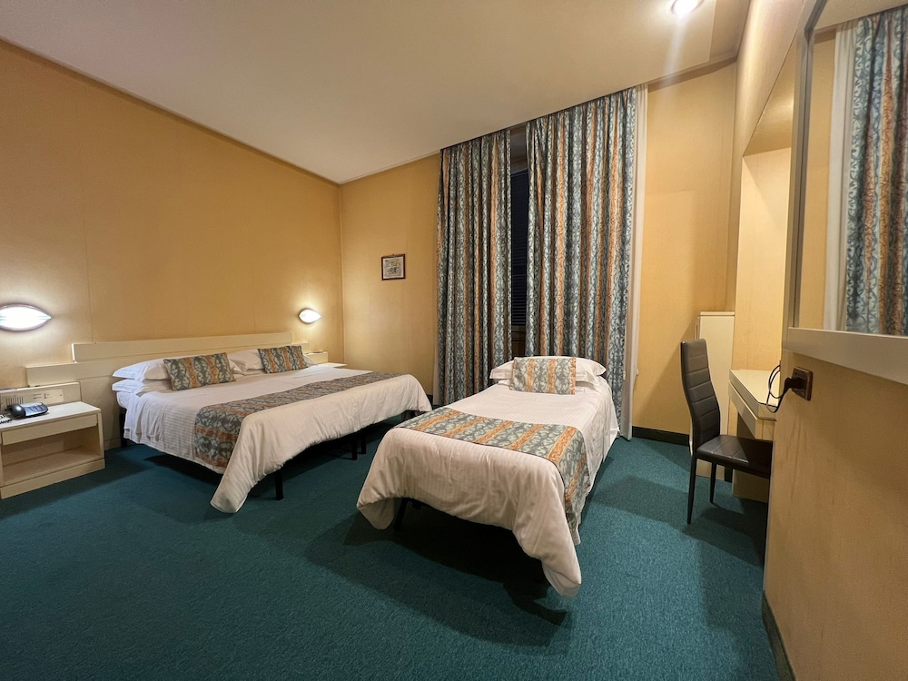 Hotel Patria — Hotel rooms in Rome, Lazio