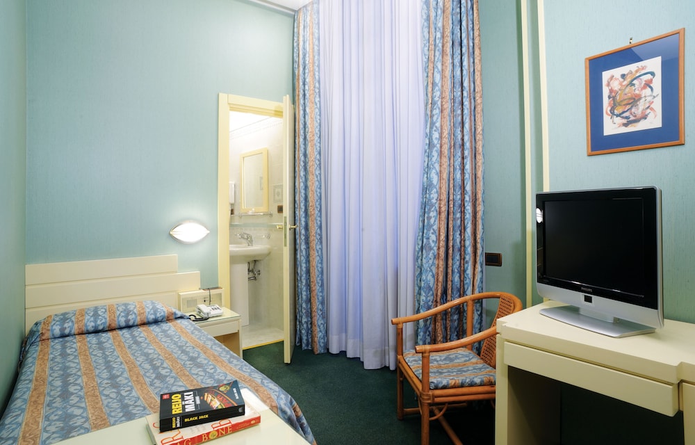 Hotel Patria — Hotel rooms in Rome, Lazio