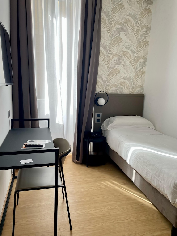 Hotel Patria — Hotel rooms in Rome, Lazio
