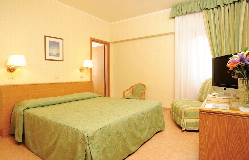 Hotel Patria — Hotel rooms in Rome, Lazio