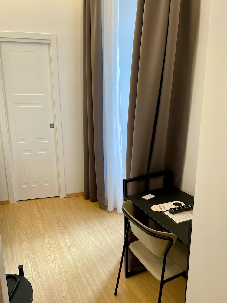 Hotel Patria — Hotel rooms in Rome, Lazio