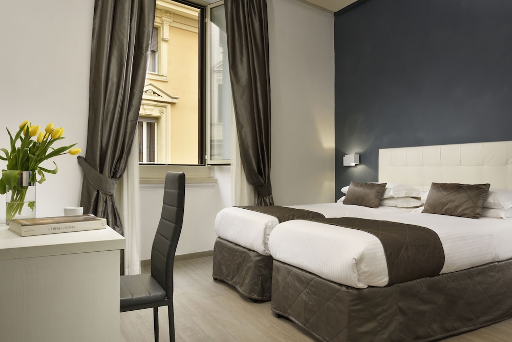 Hotel Patria — Hotel rooms in Rome, Lazio