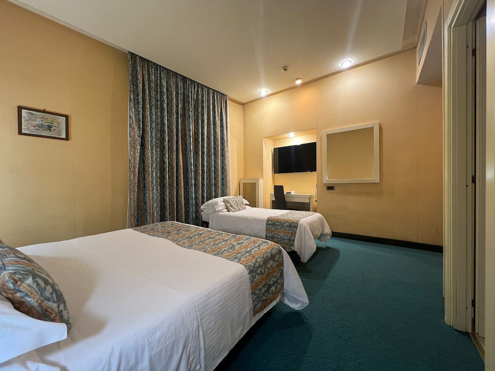 Hotel Patria — Hotel rooms in Rome, Lazio