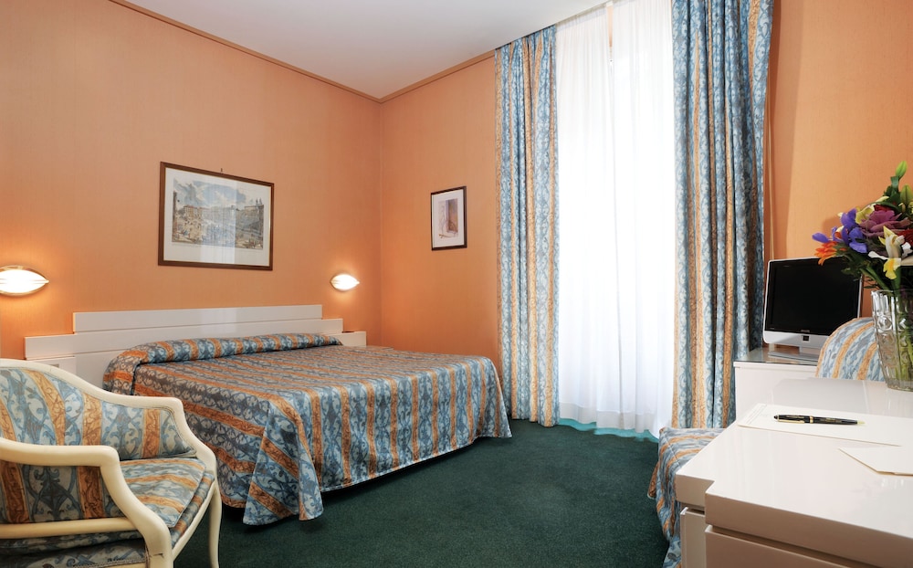 Hotel Patria — Hotel rooms in Rome, Lazio