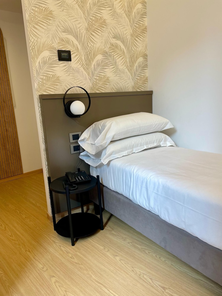 Hotel Patria — Hotel rooms in Rome, Lazio