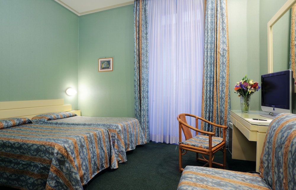 Hotel Patria — Hotel rooms in Rome, Lazio