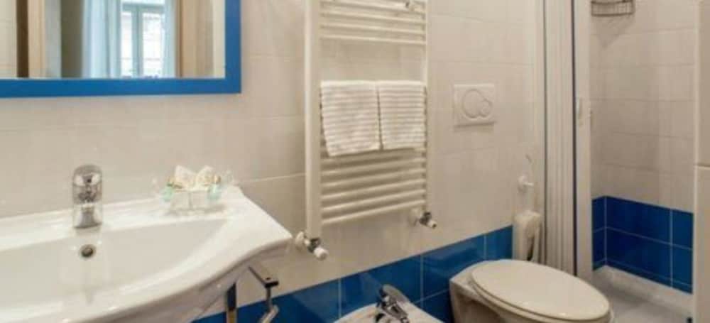 Hotel Piemonte — Hotel rooms in Rome, Lazio