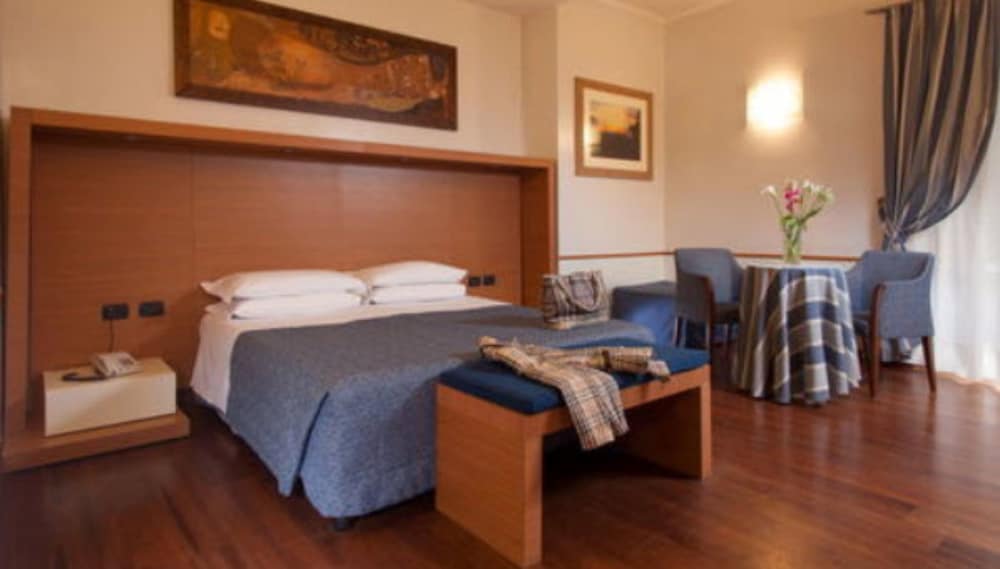 Hotel Piemonte — Hotel rooms in Rome, Lazio