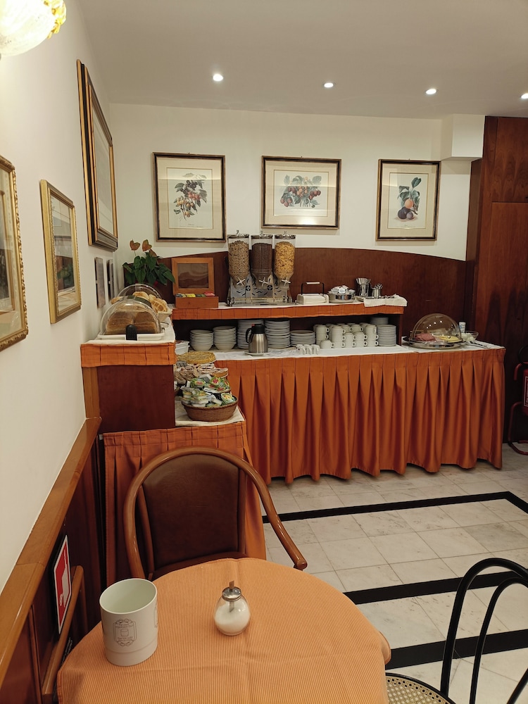 Hotel Piemonte — Restaurant & bars in Rome, Lazio