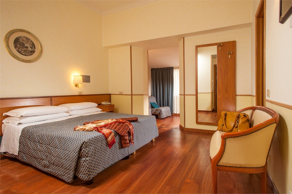 Hotel Piemonte — Hotel rooms in Rome, Lazio