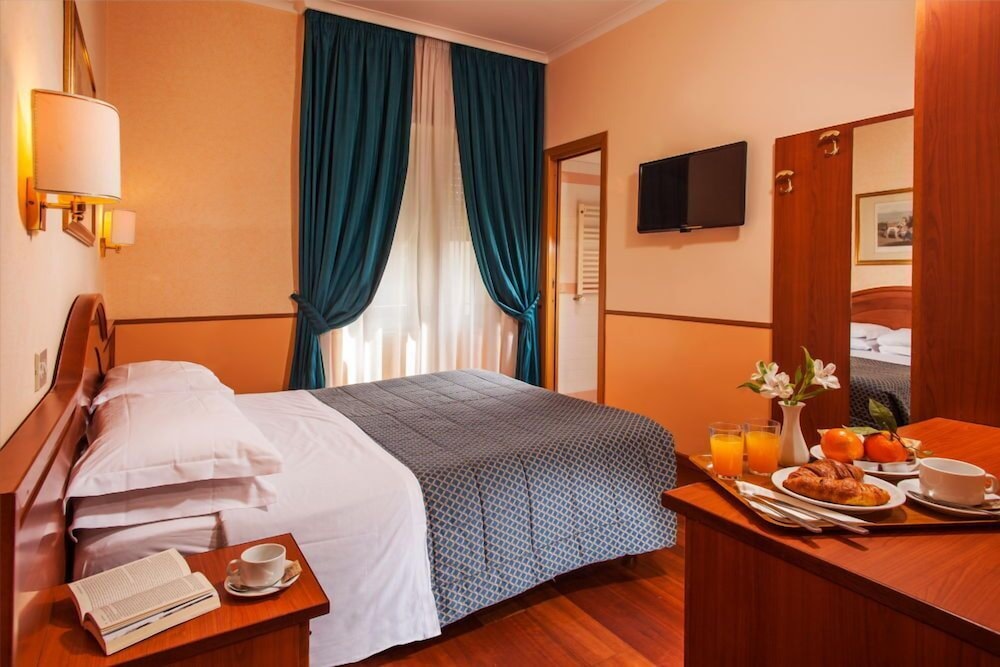Hotel Piemonte — Hotel rooms in Rome, Lazio
