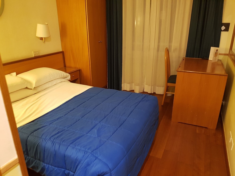 Hotel Piemonte — Hotel rooms in Rome, Lazio