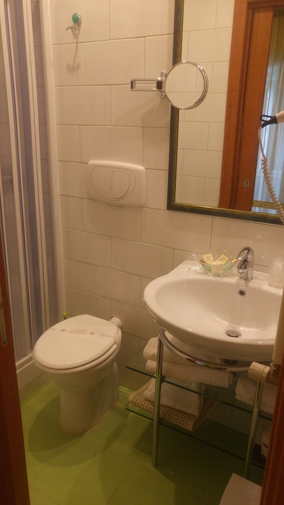Hotel Piemonte — Hotel rooms in Rome, Lazio