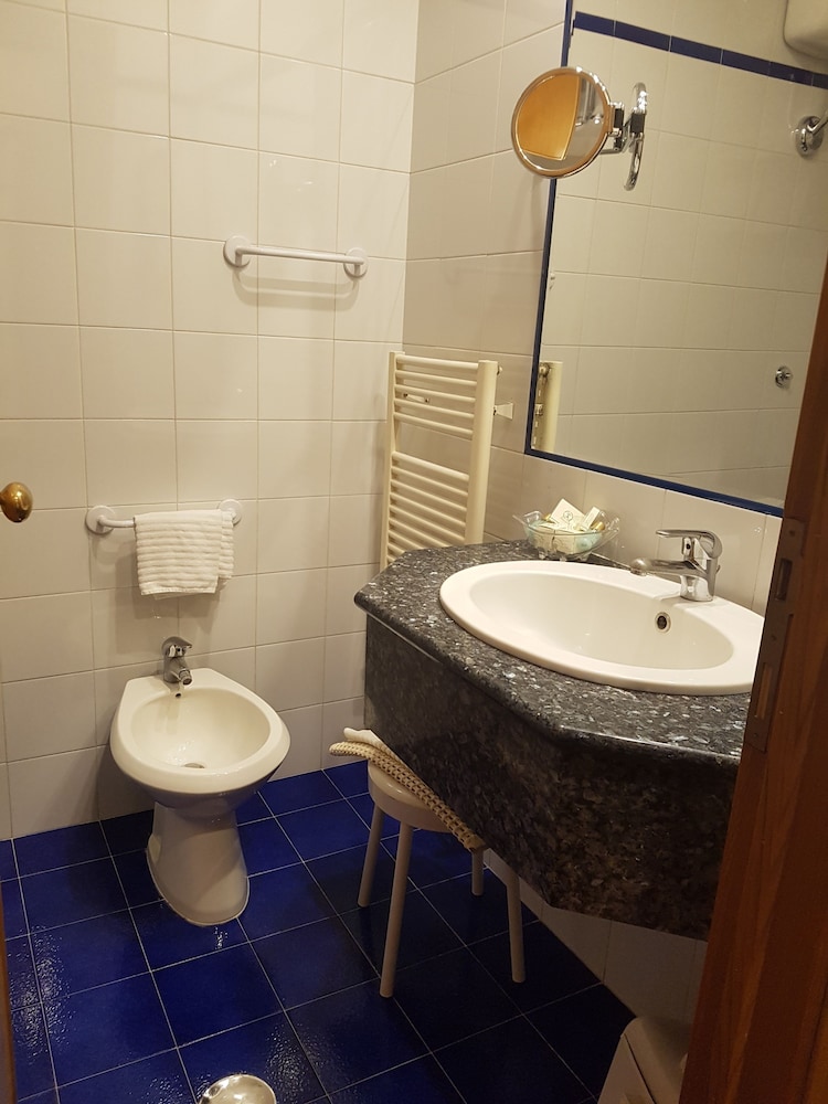 Hotel Piemonte — Hotel rooms in Rome, Lazio