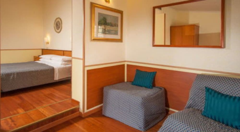 Hotel Piemonte — Hotel rooms in Rome, Lazio