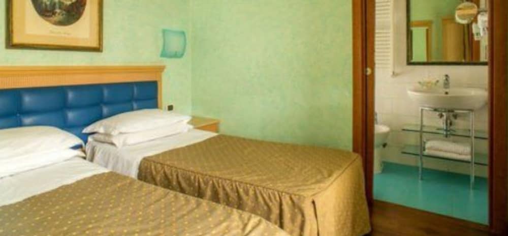 Hotel Piemonte — Hotel rooms in Rome, Lazio