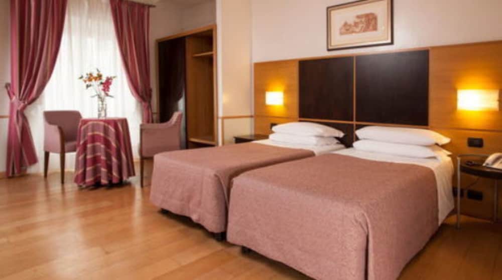 Hotel Piemonte — Hotel rooms in Rome, Lazio