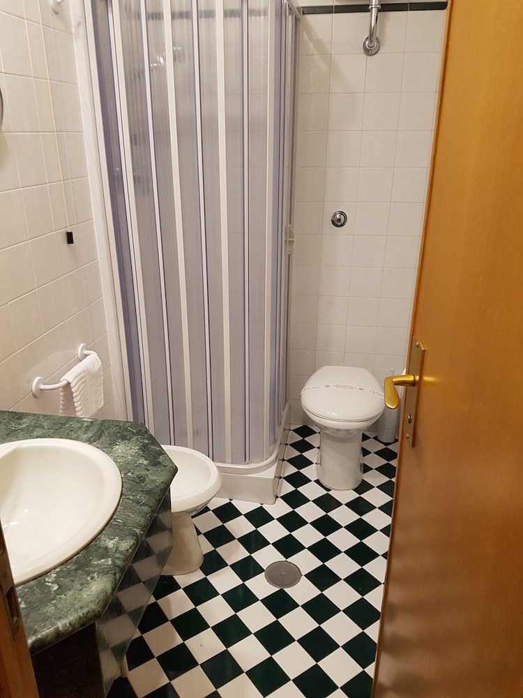 Hotel Piemonte — Hotel rooms in Rome, Lazio