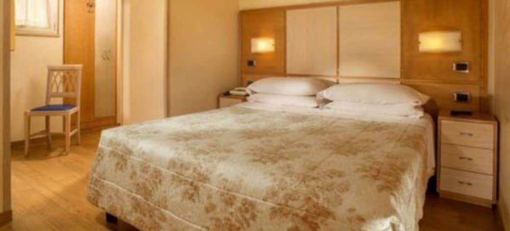 Hotel Piemonte — Hotel rooms in Rome, Lazio