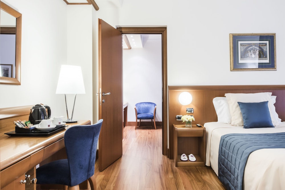 Hotel Ponte Sisto — Hotel rooms in Rome, Lazio