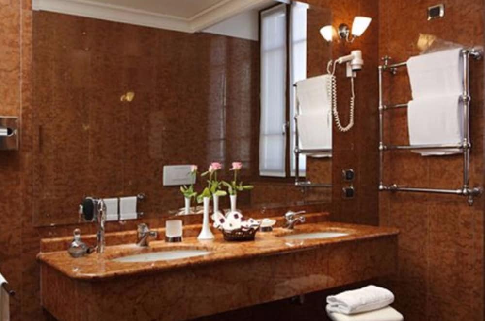 Hotel Ponte Sisto — Hotel rooms in Rome, Lazio