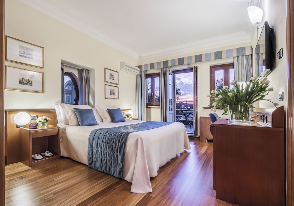 Hotel Ponte Sisto — Hotel rooms in Rome, Lazio