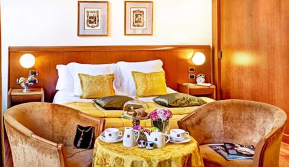 Hotel Ponte Sisto — Hotel rooms in Rome, Lazio