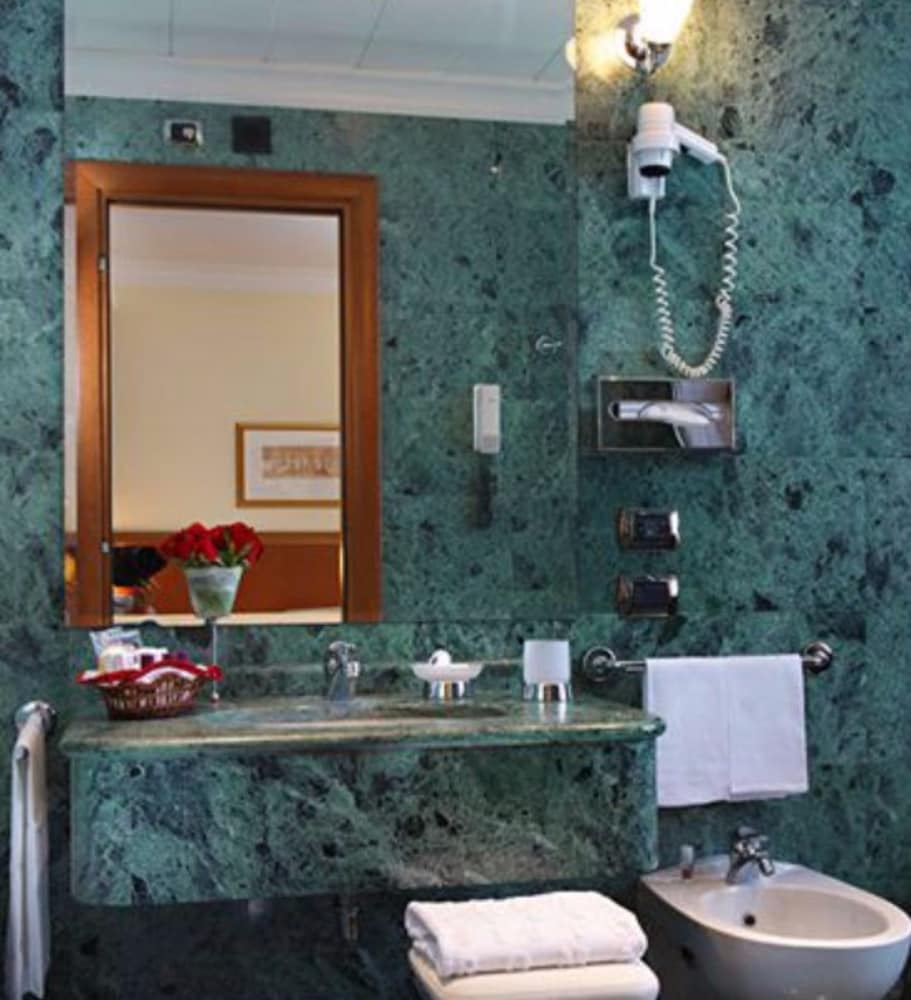 Hotel Ponte Sisto — Hotel rooms in Rome, Lazio