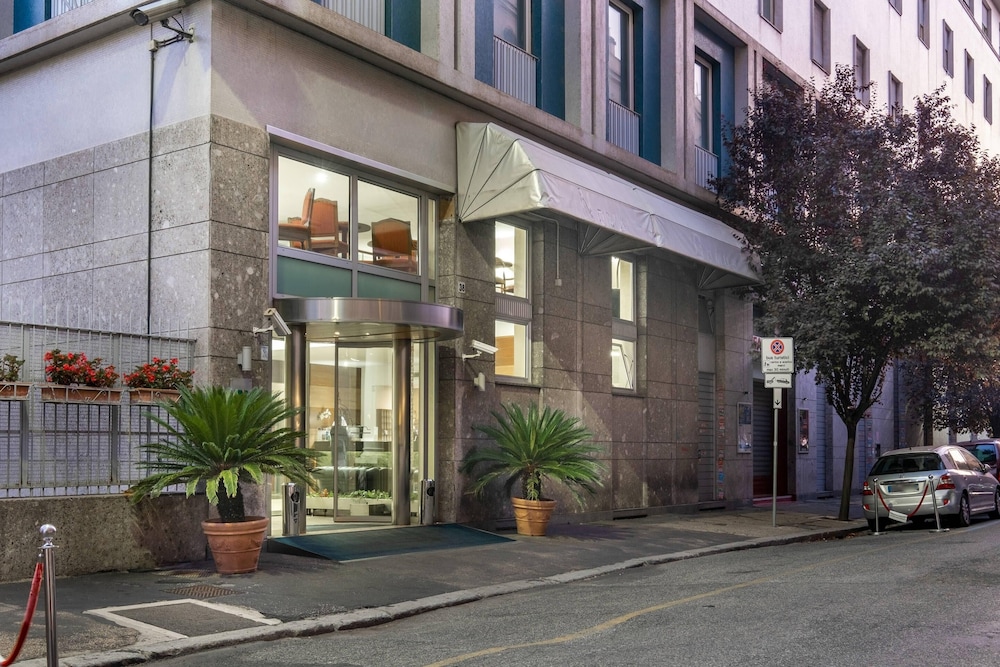 Quality Hotel Nova Domus — Hotel building in Rome, Lazio