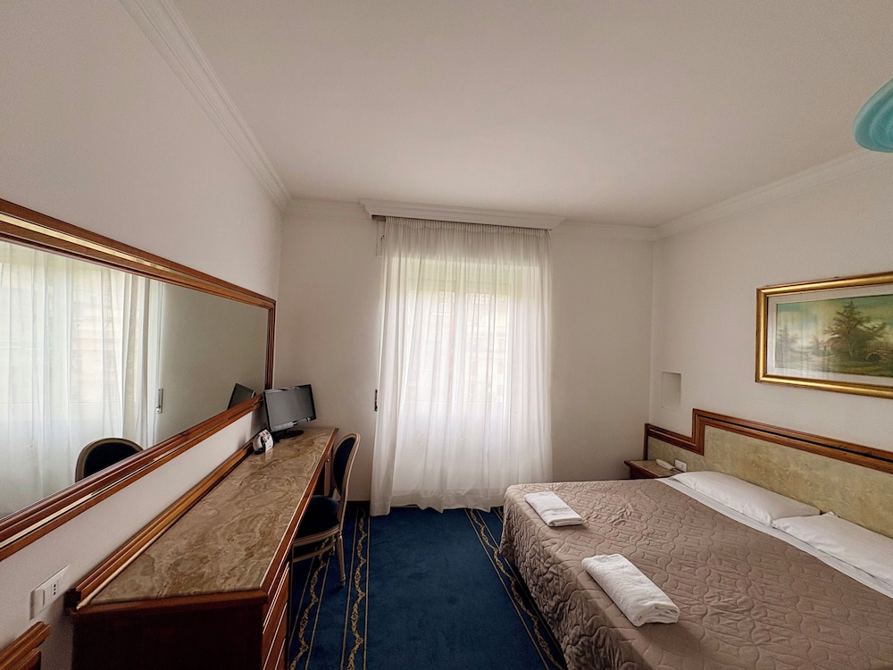 Quality Hotel Nova Domus — Hotel rooms in Rome, Lazio