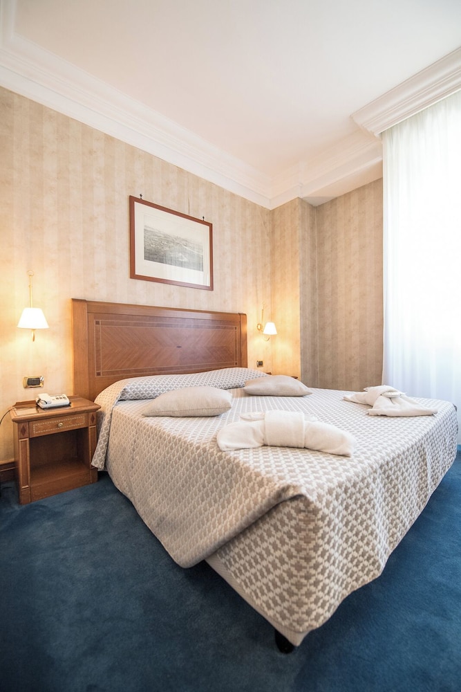 Quality Hotel Nova Domus — Hotel rooms in Rome, Lazio