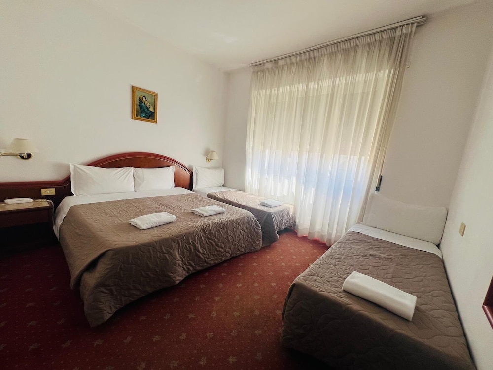 Quality Hotel Nova Domus — Hotel rooms in Rome, Lazio