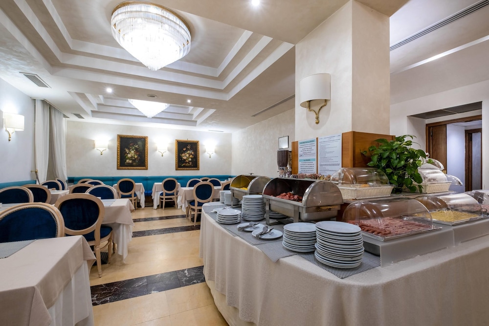 Quality Hotel Nova Domus — Restaurant & bars in Rome, Lazio