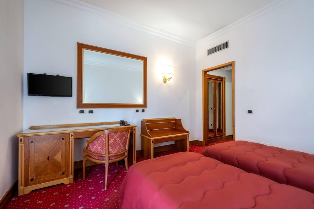 Quality Hotel Nova Domus — Hotel rooms in Rome, Lazio