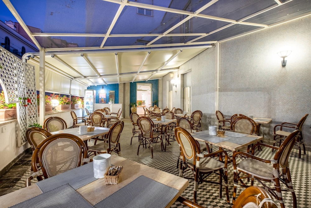Quality Hotel Nova Domus — Restaurant & bars in Rome, Lazio