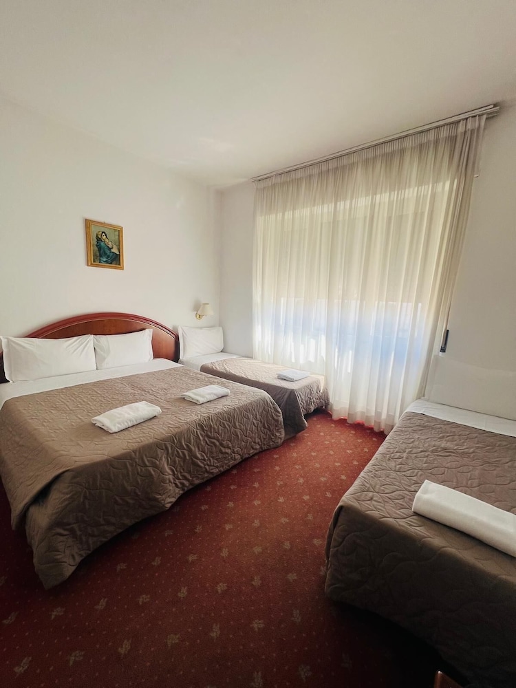 Quality Hotel Nova Domus — Hotel rooms in Rome, Lazio