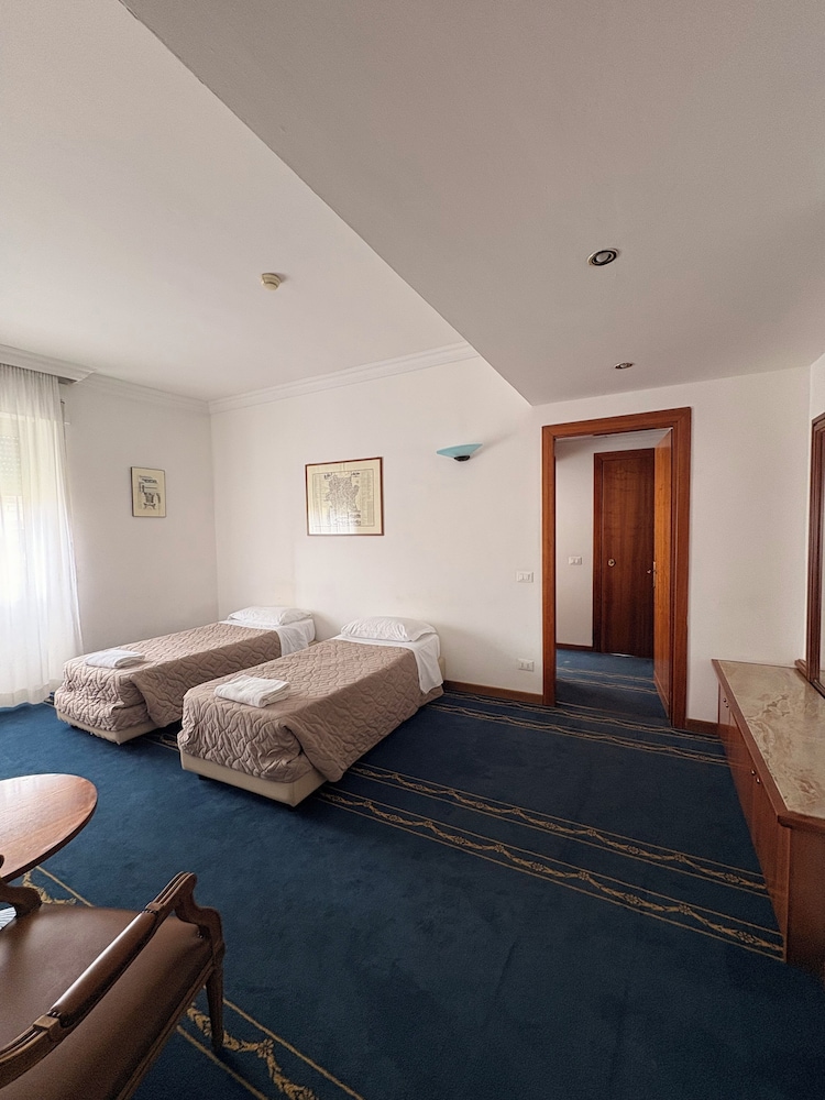 Quality Hotel Nova Domus — Hotel rooms in Rome, Lazio