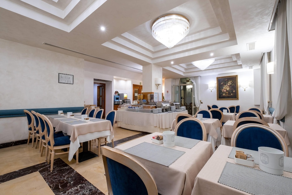 Quality Hotel Nova Domus — Restaurant & bars in Rome, Lazio