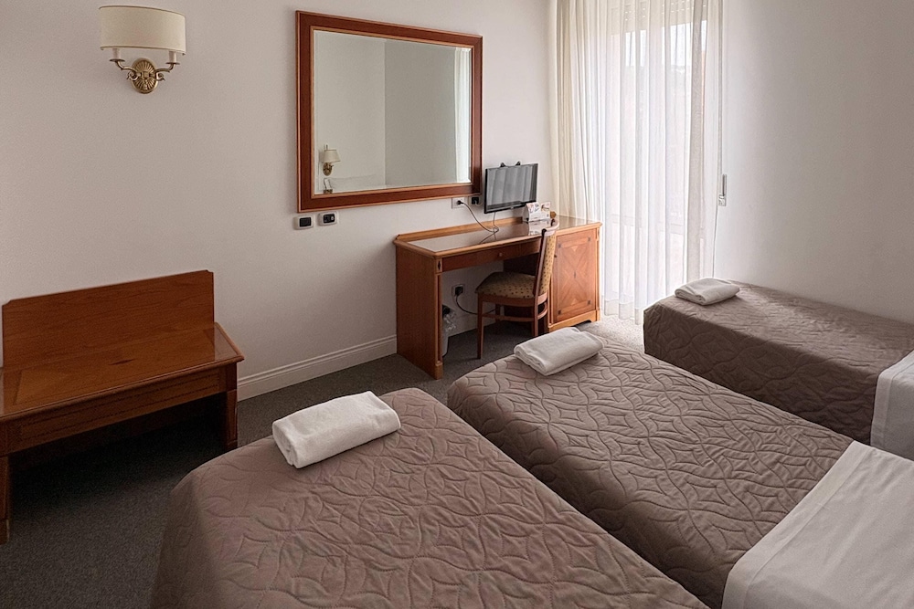 Quality Hotel Nova Domus — Hotel rooms in Rome, Lazio