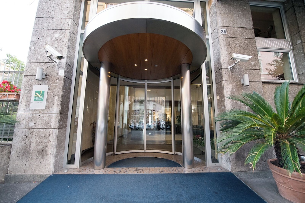 Quality Hotel Nova Domus — Hotel building in Rome, Lazio